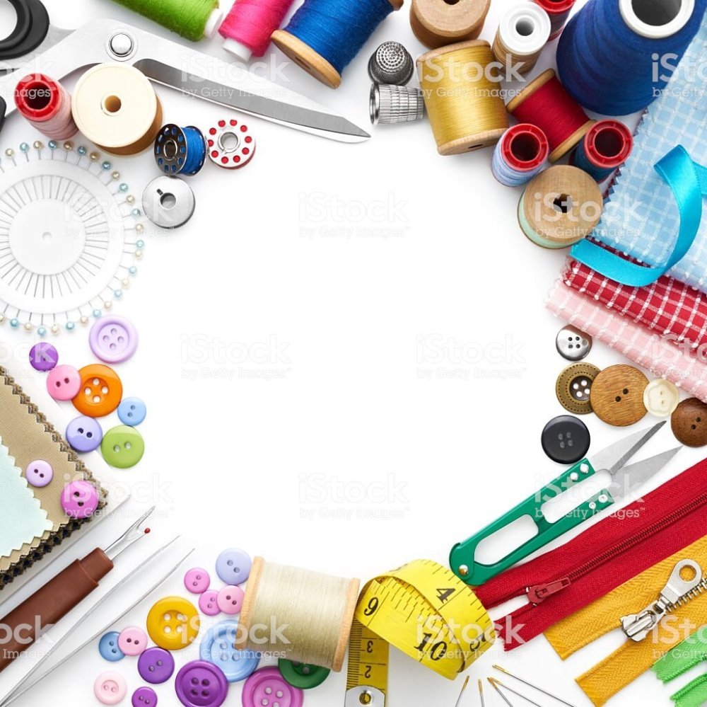 Швейные принадлежности на белом фоне