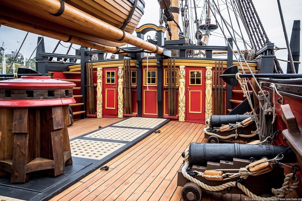 Палуба пиратского корабля вид сбоку