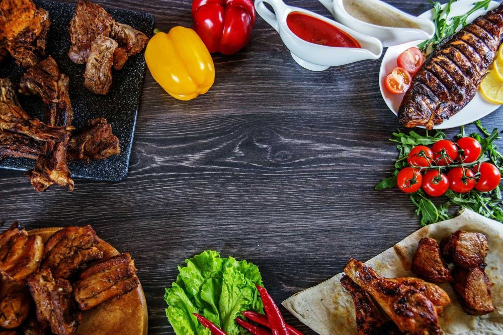 Шашлык на темном фоне