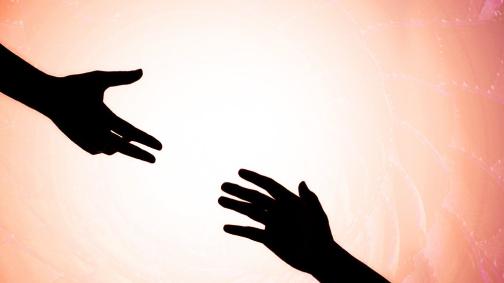 Рука тянется