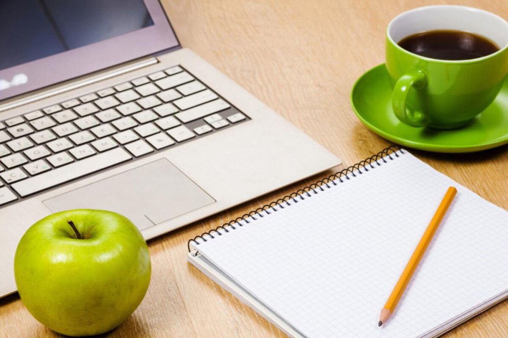 Ноутбук в темноте