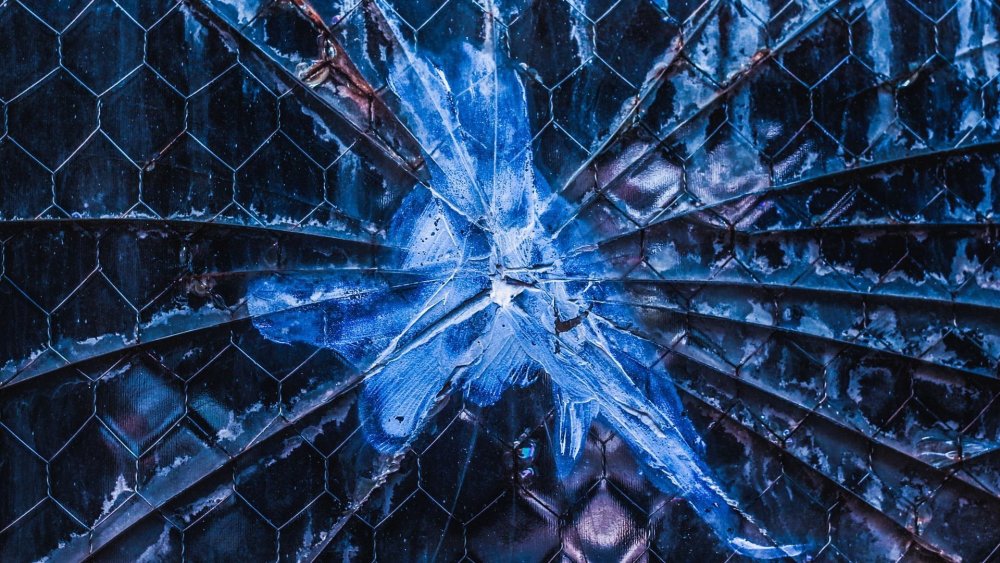 Разбитое стекло фон