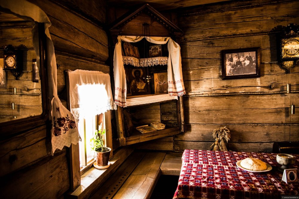 Интерьер крестьянского дома