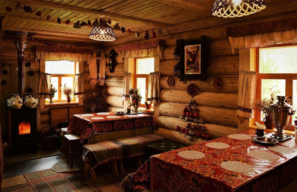 Деревенский домик внутри