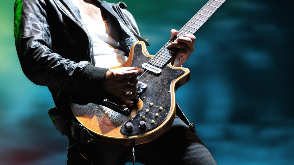 Музыкант с электрогитарой