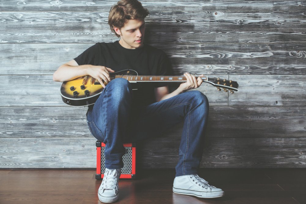 Гуляев гитары и басы