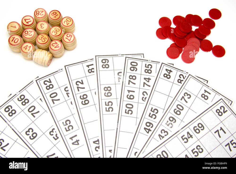 Держит бочонок лото