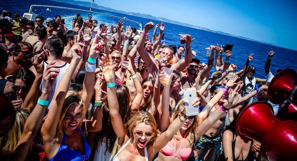 Бич пати Ибица