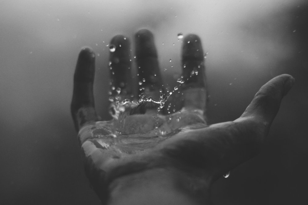 Стакан воды на закате