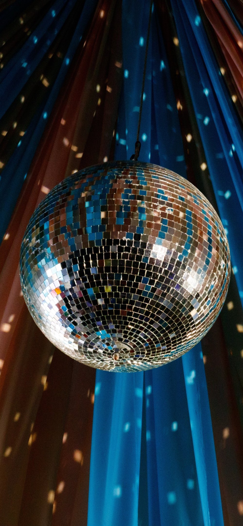 Блики от зеркального шара