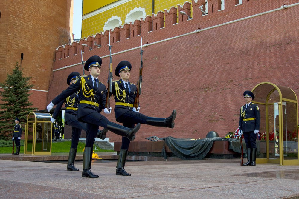 Поздравить с днем президентского полка