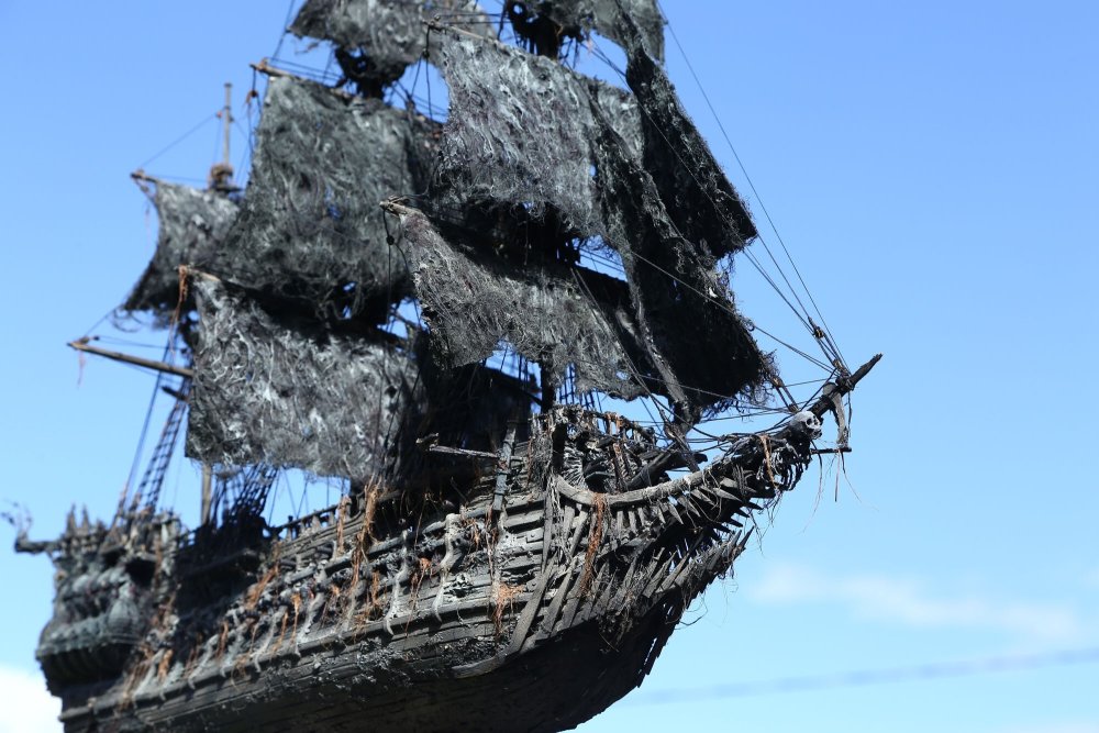 Корабль "Летучий голландец"