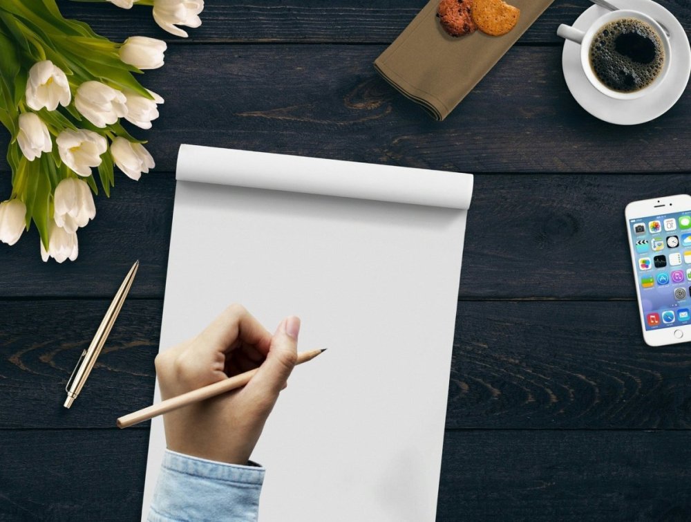 Блокнот на столе