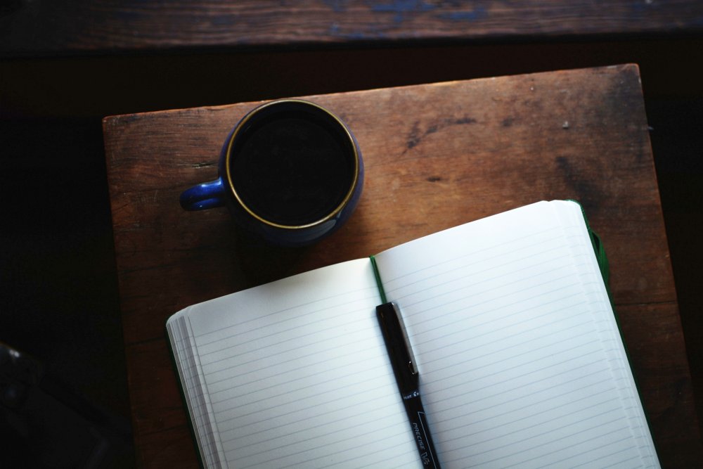 Блокнот на столе