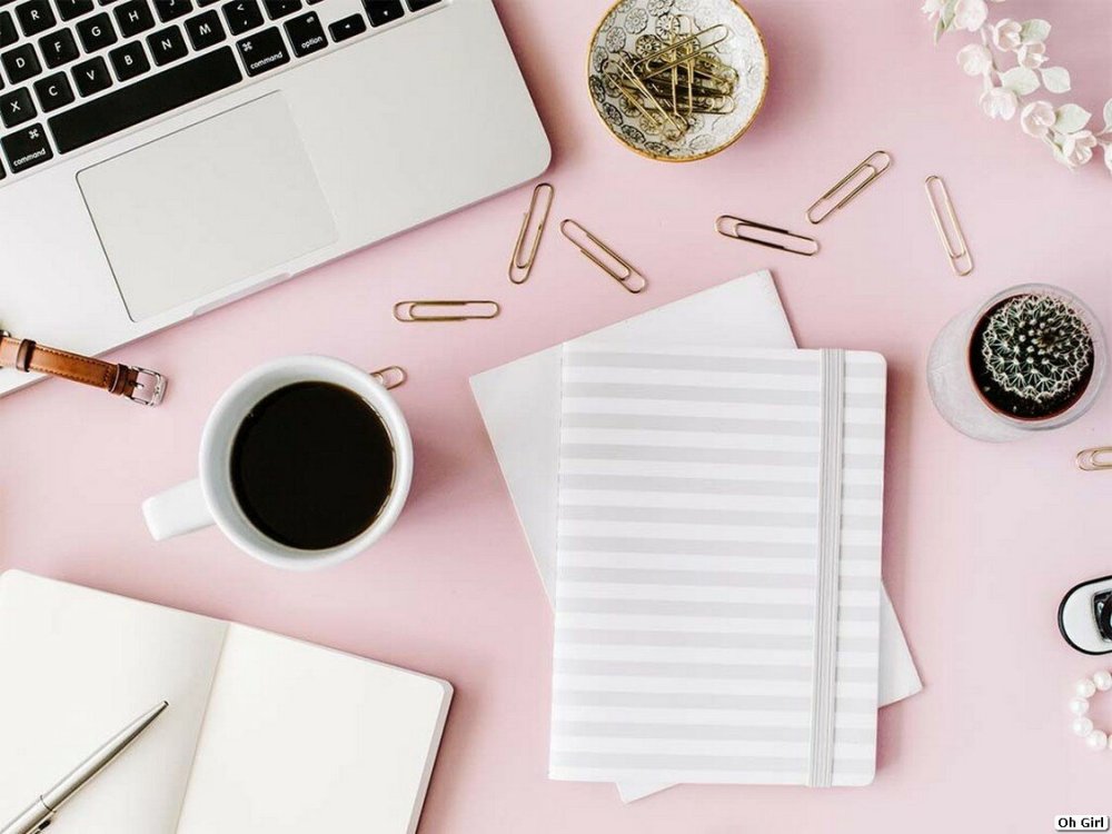 HR менеджер стол сверху