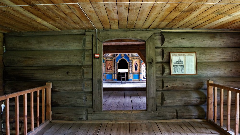 Окно в русской избе изнутри