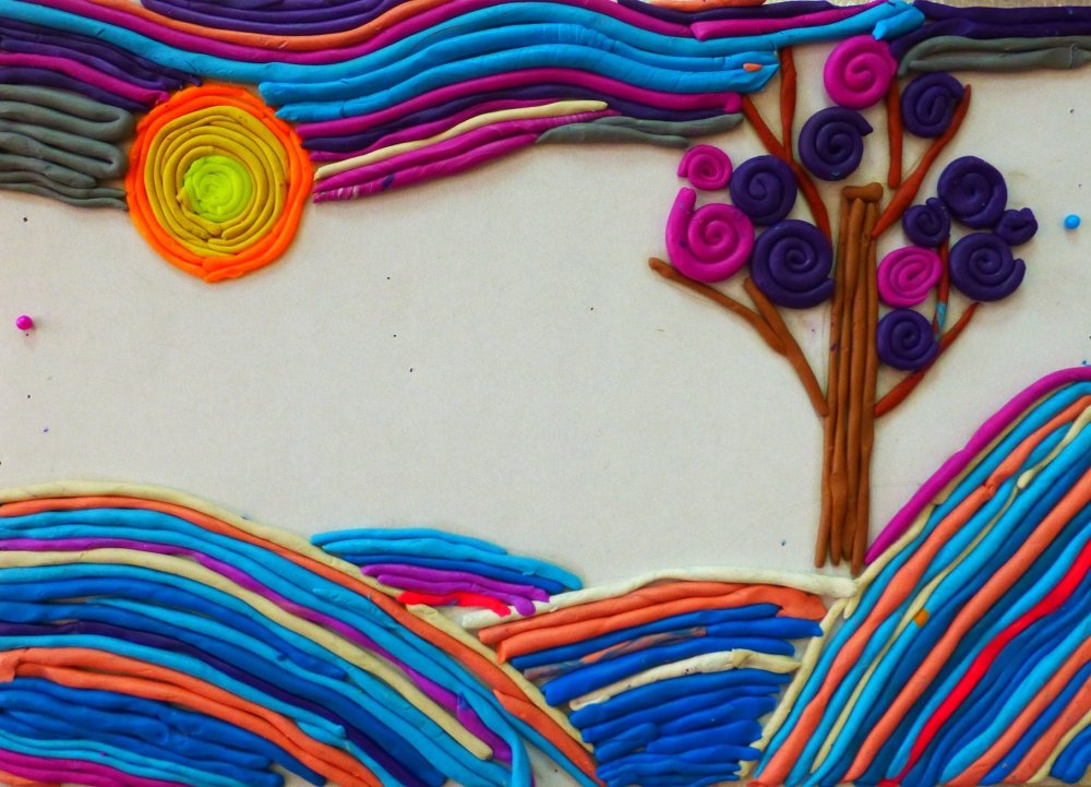 Композиция из пластилина на картоне