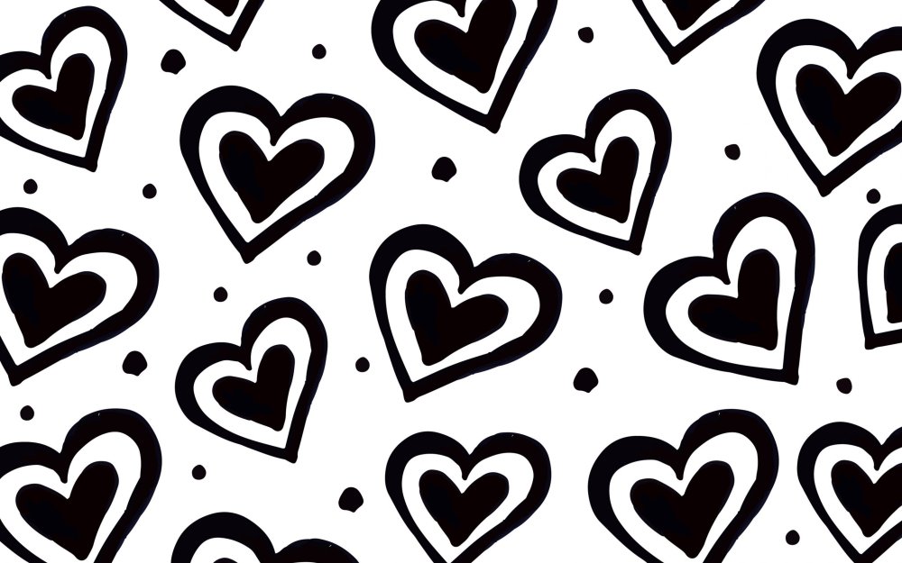 Белое сердечко на черном фоне