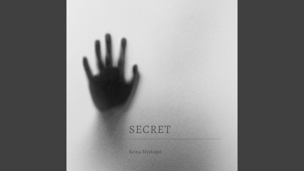 Ладони за матовым стеклом