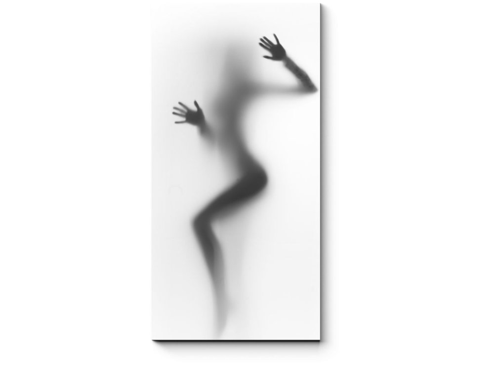 Силуэт женщины за стеклом