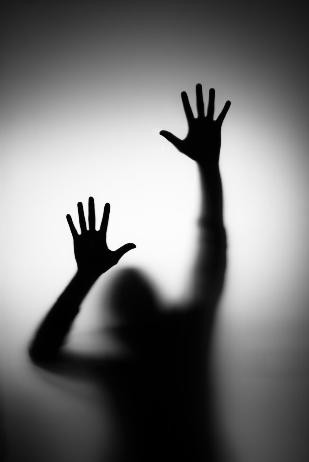 Ладонь на стекле