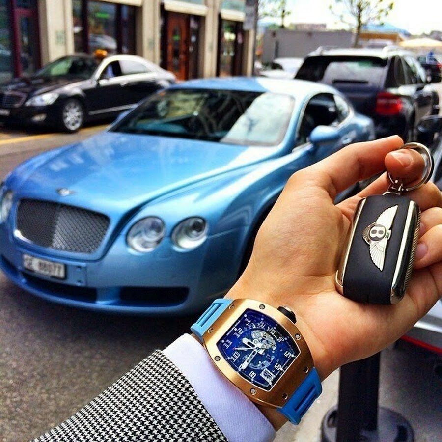 Дорогие часы и машина