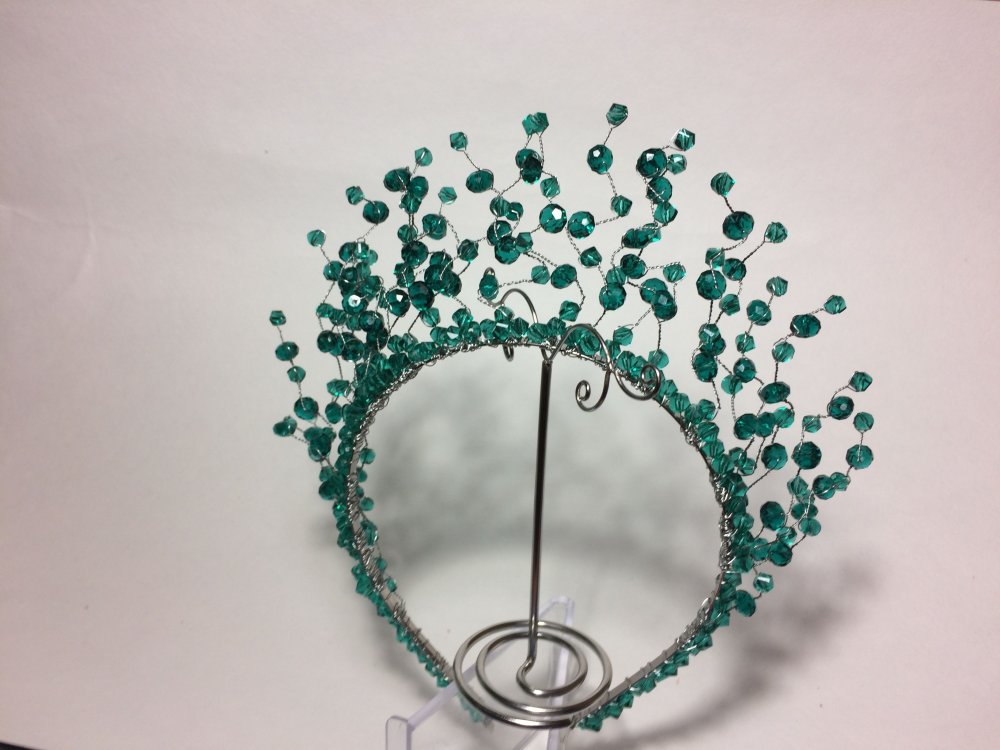 Корона из бисера и проволоки