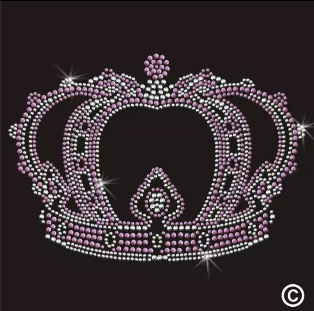 Корона из страз на одежде
