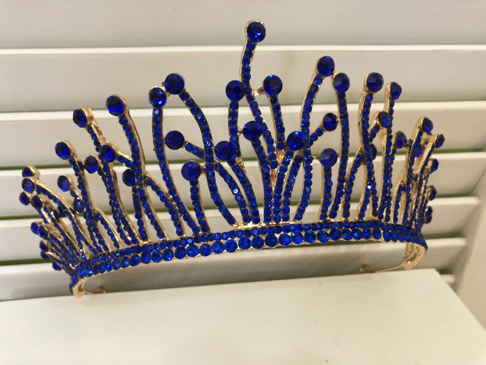 Диадема из вторичных материалов