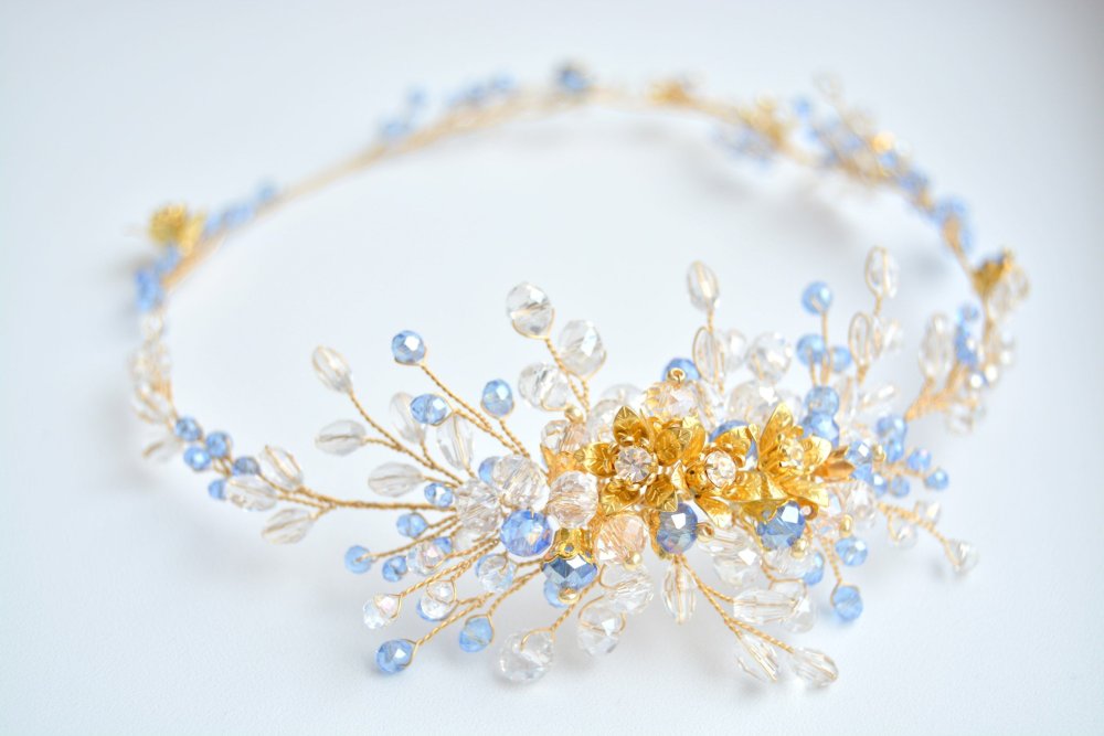 Ободок из проволоки и бусин