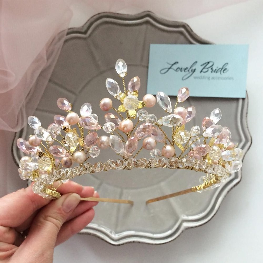 Диадема из бисера и бусин