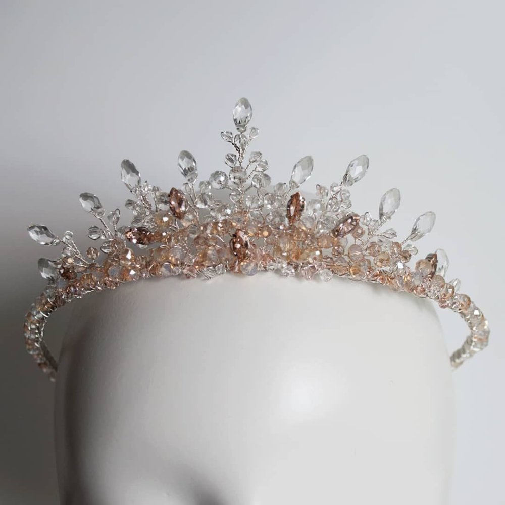 Диадема из бусин