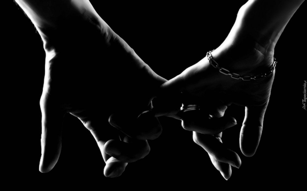 Мужчина и женщина на черном фоне