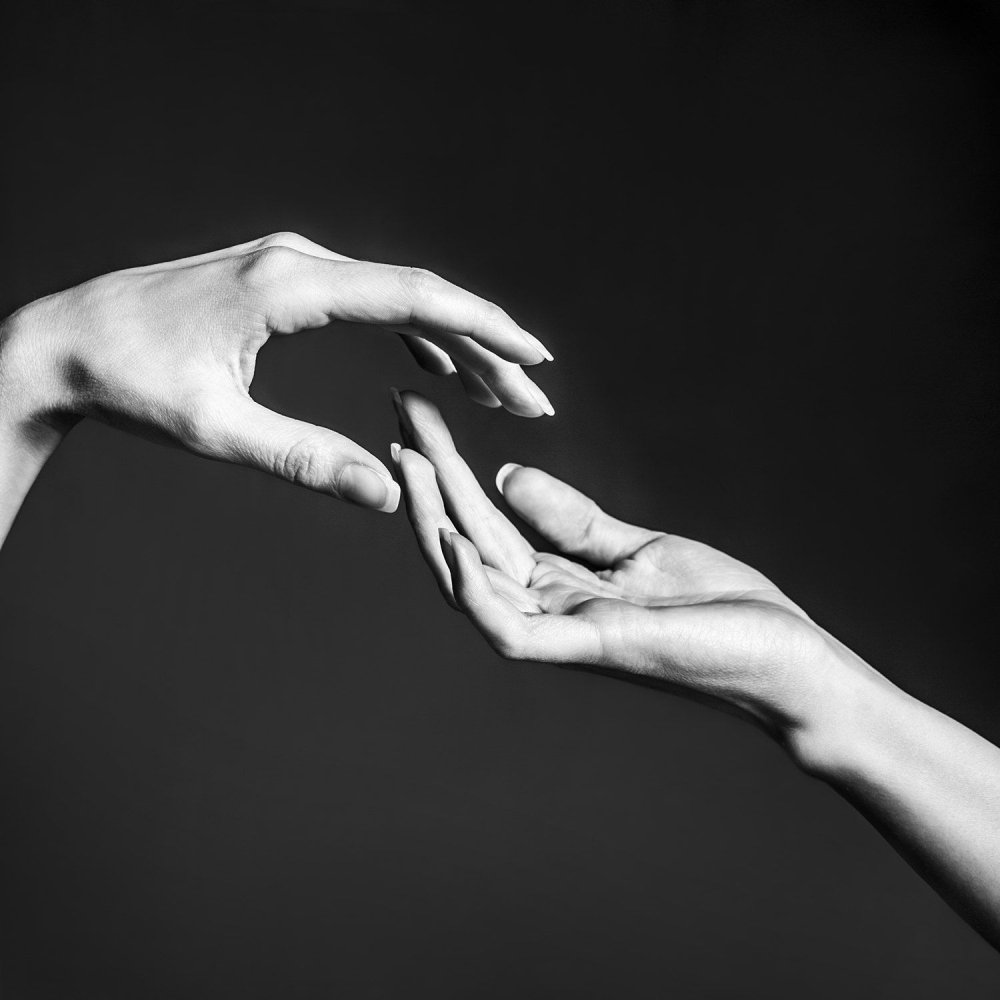 Рука черно белая