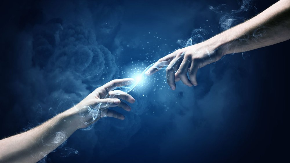 Руки тянутся друг к другу