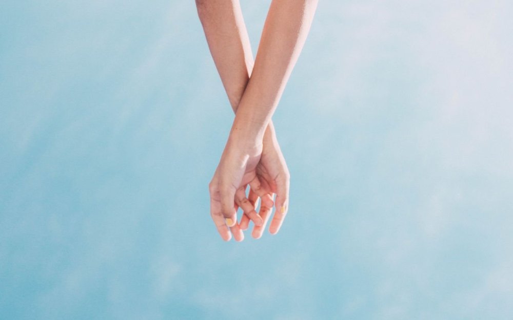 Красивые женские руки