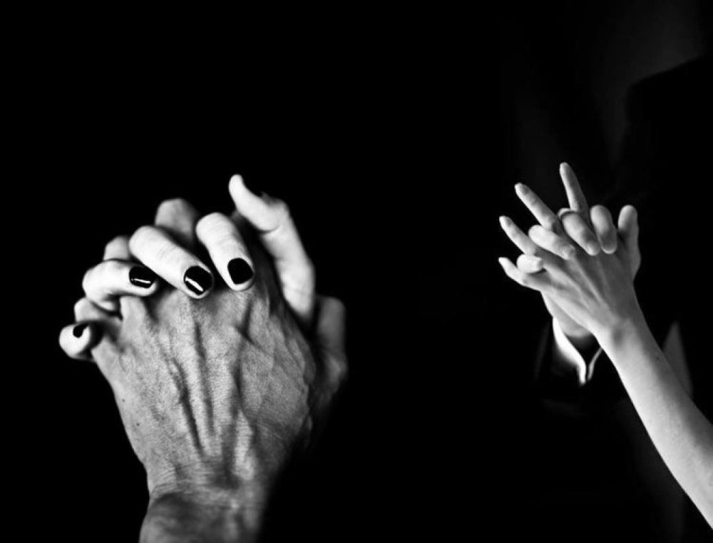 Микеланджело Сотворение Адама контур