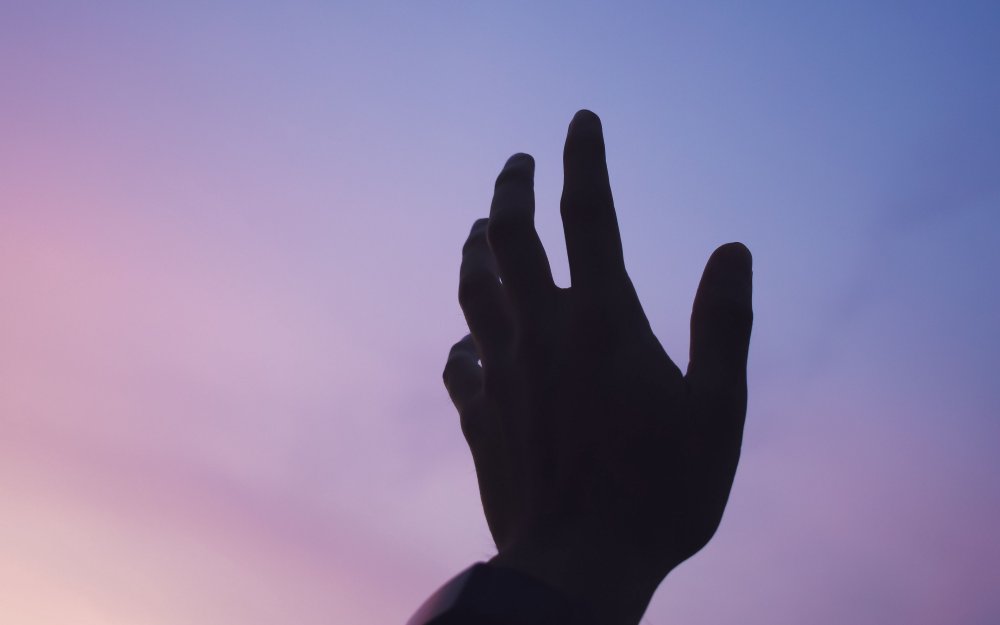 Прикосновение рук