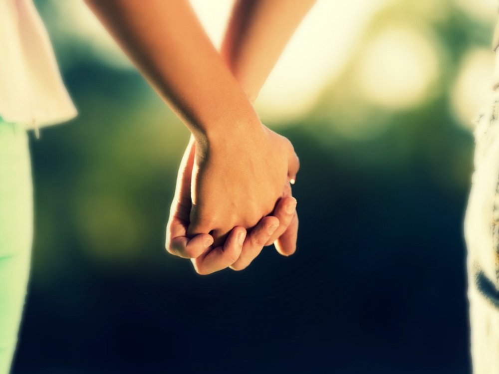 Руки влюбленных