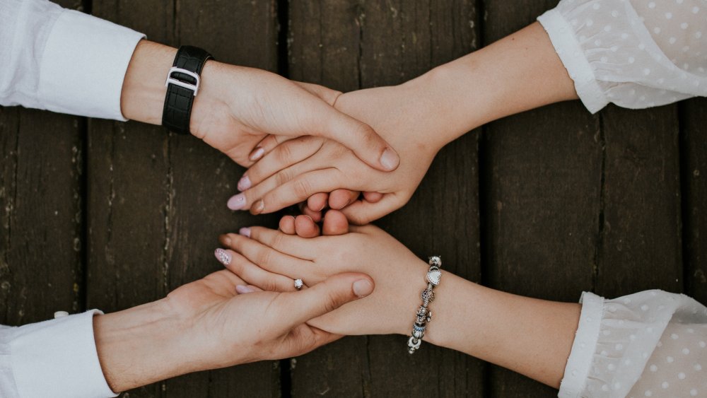 Счастье рука в руке