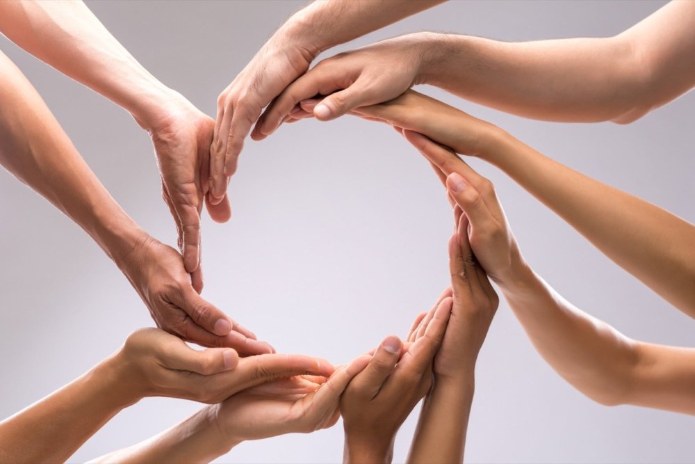 Рука помощи арт