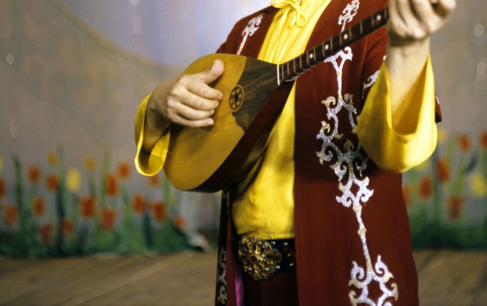 Игра на домбре