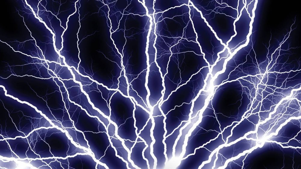 Искровой разряд на белом фоне