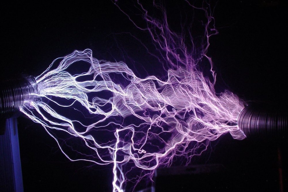 Гигантские электрические искровые разряды