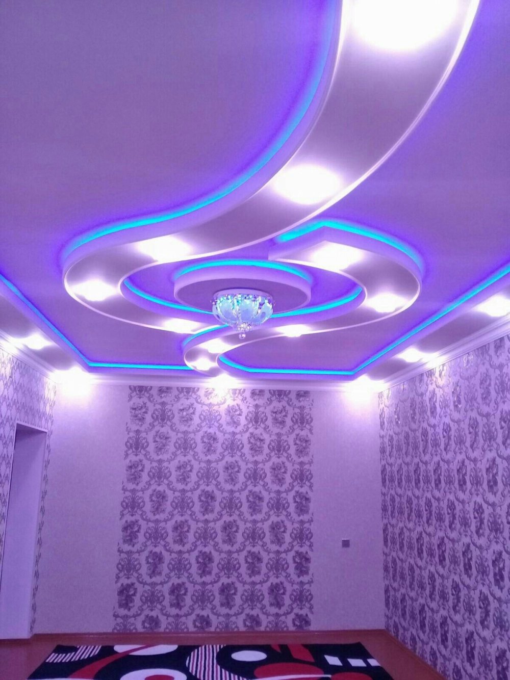 Многоуровневые натяжные потолки