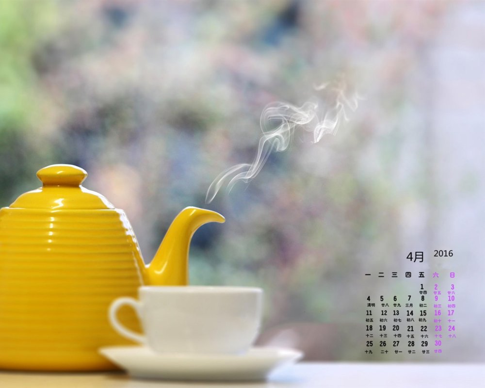 Маленький чайник с чашечками