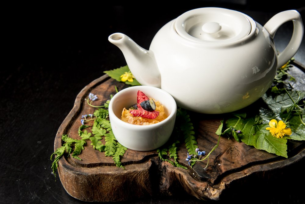 Чайник и чашка