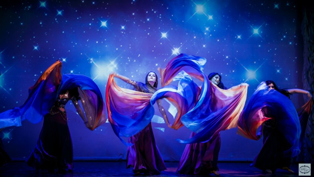 Восточные танцы на сцене