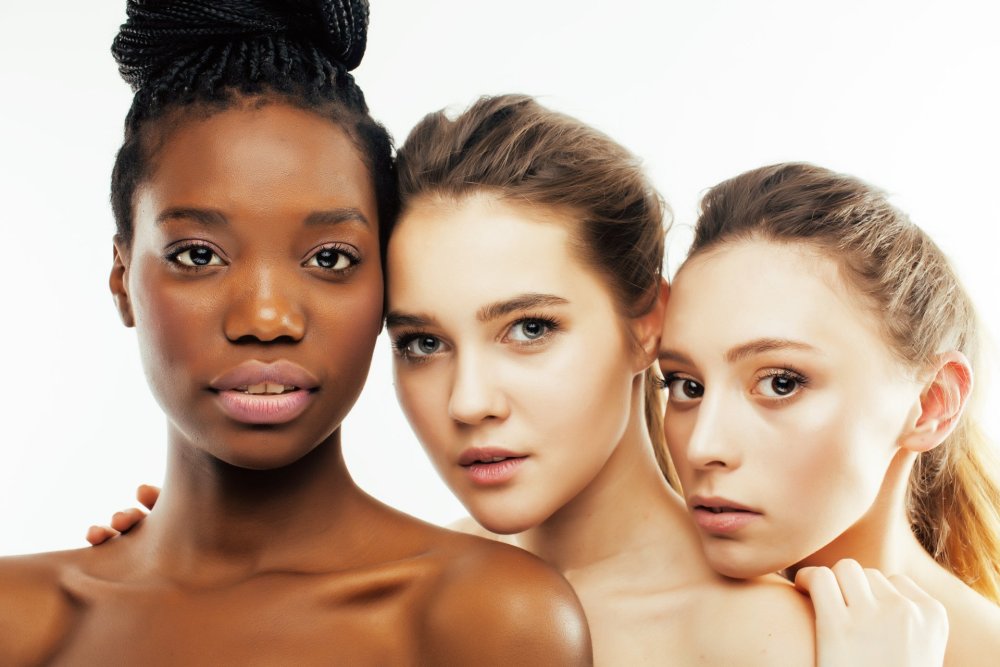 Женщины разного цвета кожи