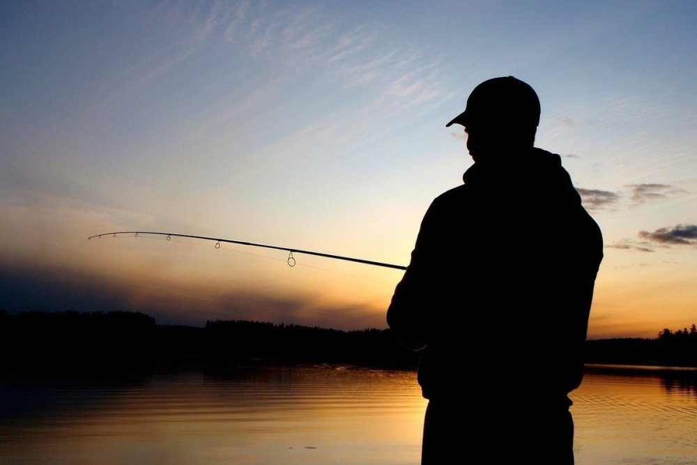 Рыбак на закате